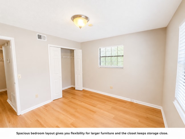 Building Photo - End Unit 2BR/2BA One-Level Condo with Screened Porch in Powder Springs