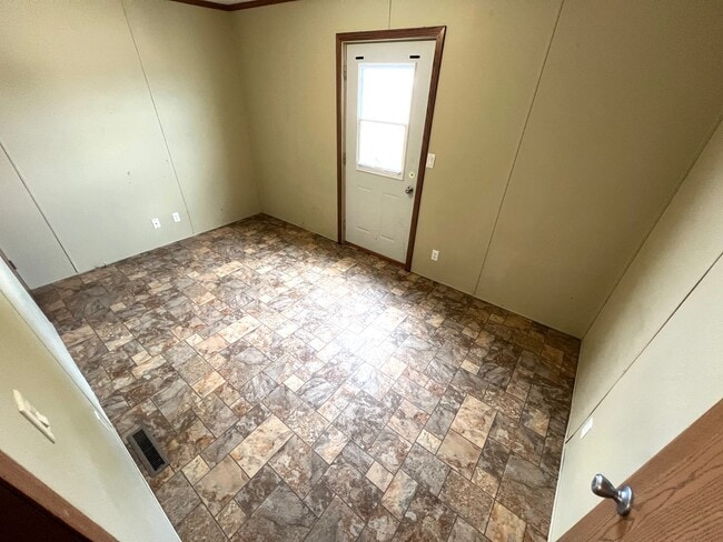 Building Photo - Pet Friendly 3 Bed 2 Bath Mobile Home in t...