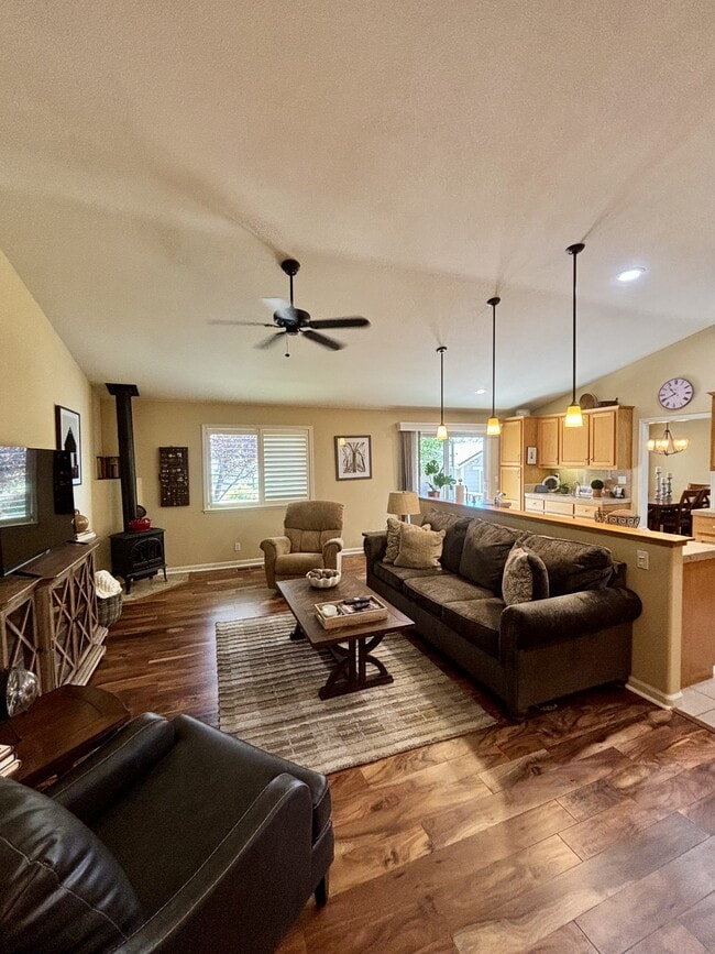 Building Photo - 901 Morgan Ranch Dr