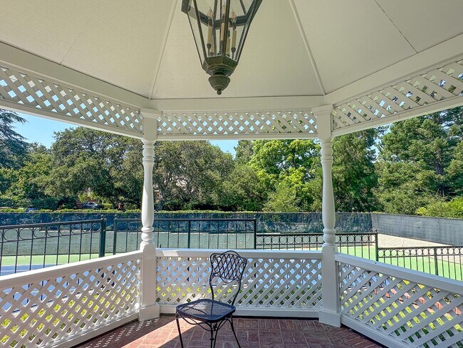 Building Photo - Exceptional Executive Estate With Pool and Tennis Court