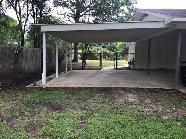 Building Photo - Beautiful 3 bedroom home! 1/2 off 1st month rent!!!