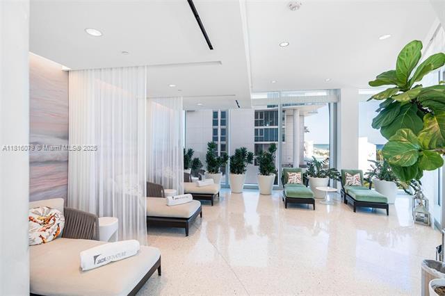 Building Photo - 16901 Collins Ave