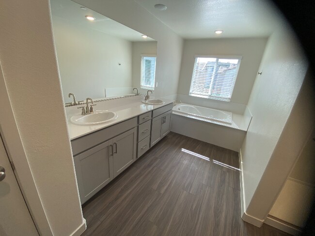 Building Photo - 653 Barrett Lk Rd