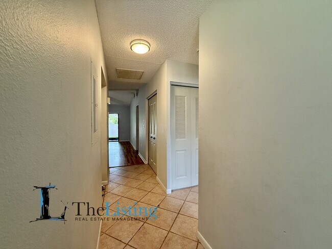 Building Photo - 2131 Ridge Rd S