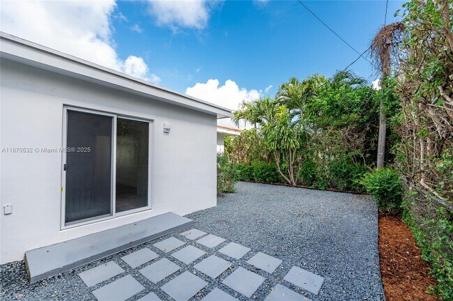 Building Photo - 3091 S Le Jeune Rd