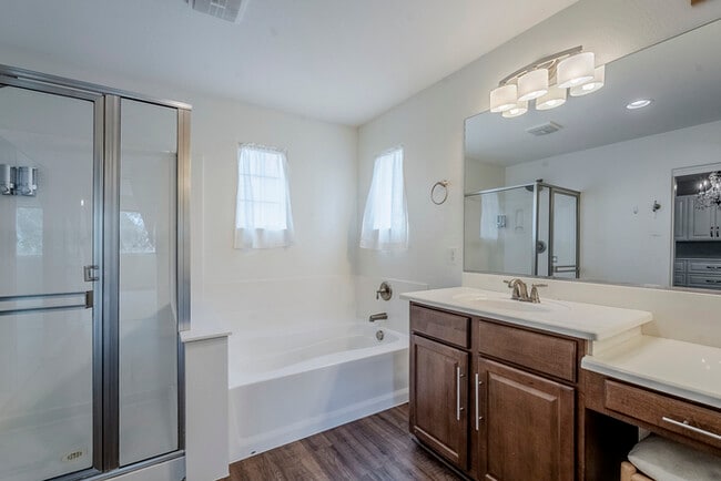 Building Photo - 2744 E Donato Dr