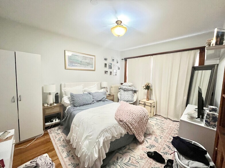 Building Photo - 202 Calumet St