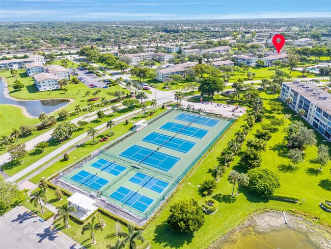 Building Photo - 204 Mansfield F