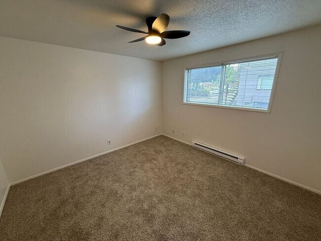 Building Photo - 3870 Iberis St NE