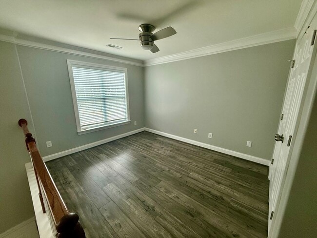 Building Photo - Two bedroom, 2.5 bath condo townhome in Bu...