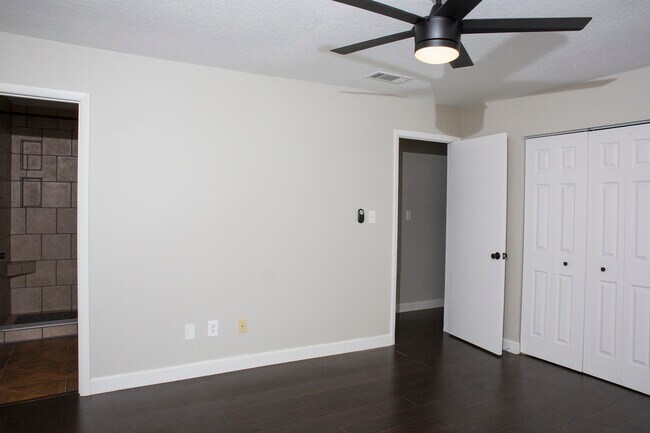 Building Photo - 1931 Tarpon Ct