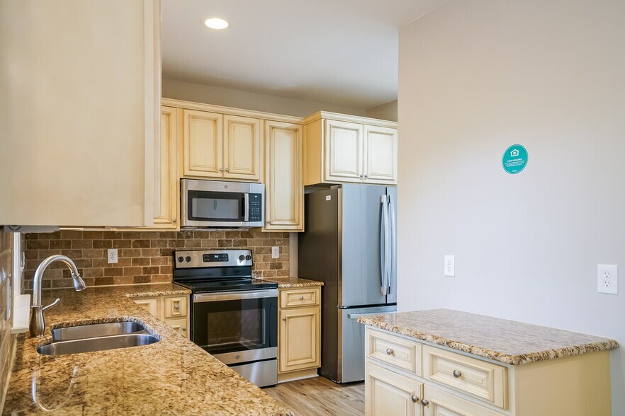 Building Photo - 1220 Crendall Way