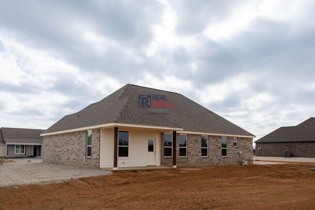 Building Photo - Stylish Glen Rose Home with Open Layout