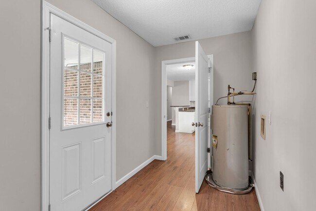 Building Photo - 3 Bedroom 2 Bathrooms in Piercfield Forest - Richmond Hill