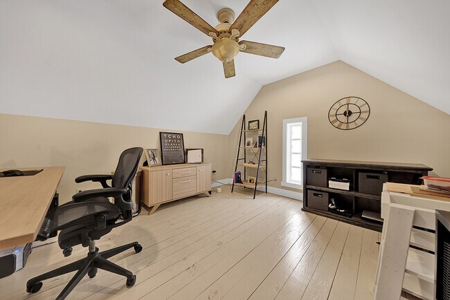 Building Photo - 1137 14th St S