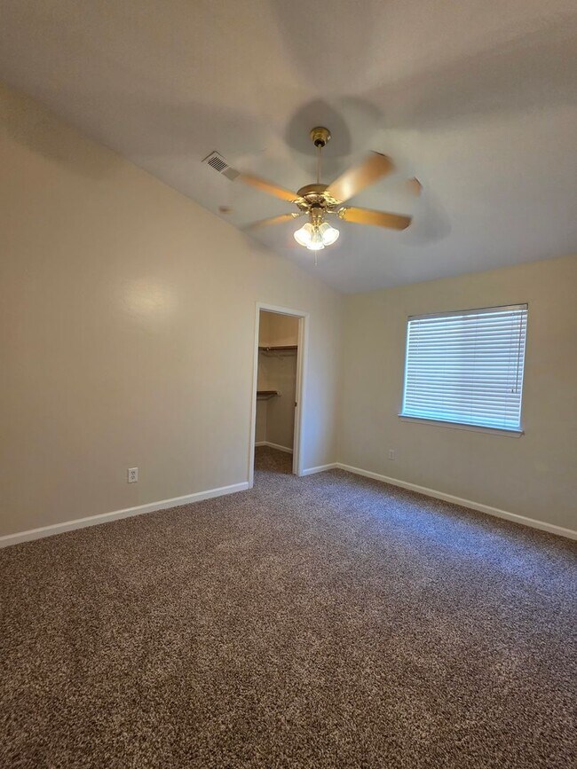 Building Photo - 10104 Brookline Woods Dr