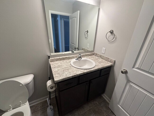 Building Photo - FOR RENT