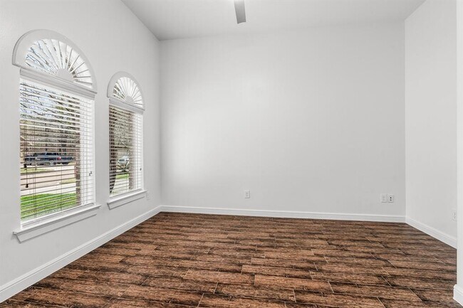 Building Photo - 11226 Glenforest Dr