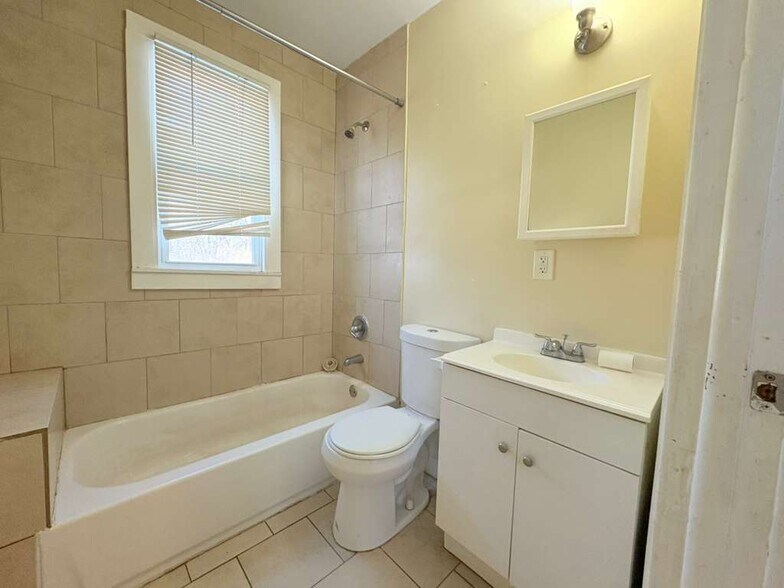 Building Photo - 327 Bassett St