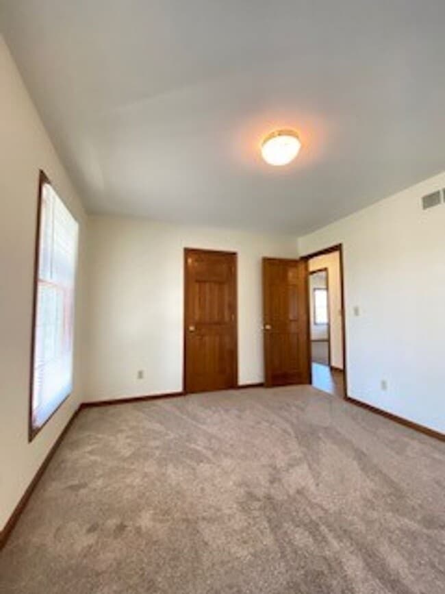 Building Photo - 3 Bedroom/2 Bathroom Home in the Gardens!