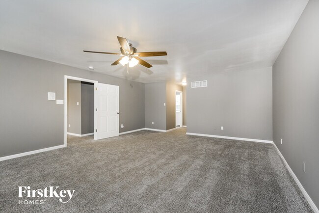 Building Photo - 1016 Scenic Oaks Ct