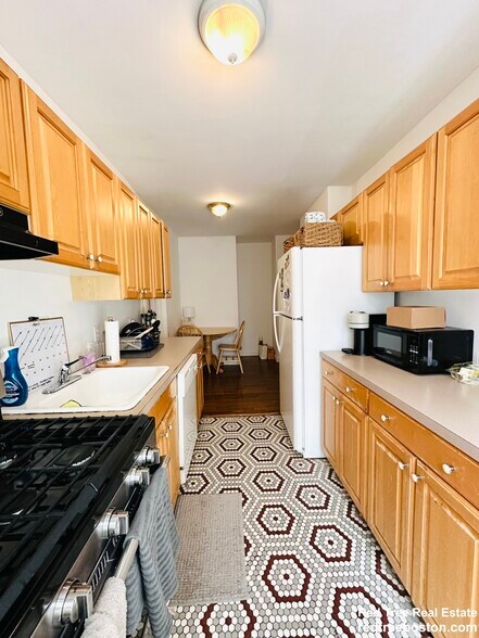 Apt 6 - 452 Park Dr