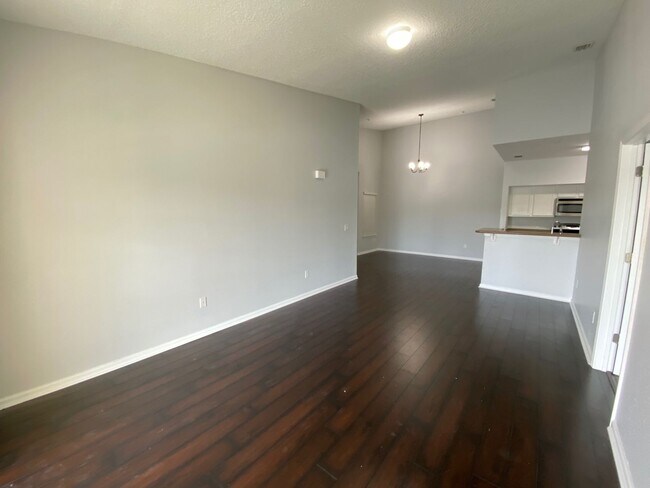 Building Photo - Beautiful 2 bedroom, 2 bathroom condo for ...
