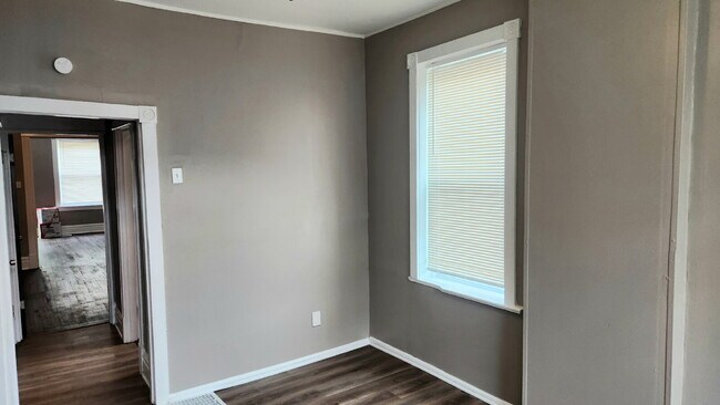 Building Photo - "Charming 1-Bedroom Gem in St. Louis's Vibrant Heart – Alberta Street Awaits!"