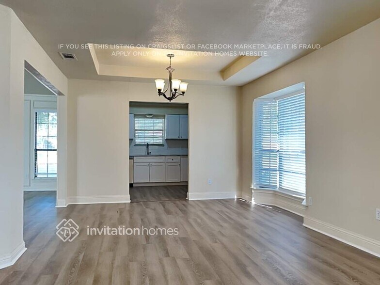 Building Photo - 801 Meadow Creek Dr