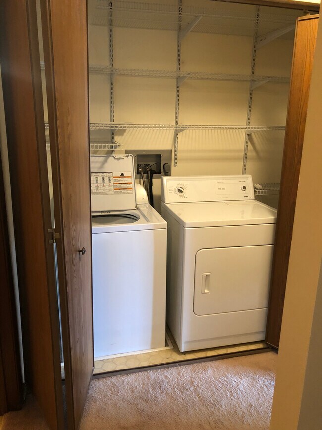 Building Photo - 5697 Green Circle Dr