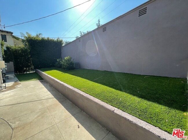 Building Photo - 437 Shirley Pl