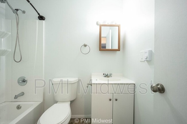 Building Photo - 4881 300W