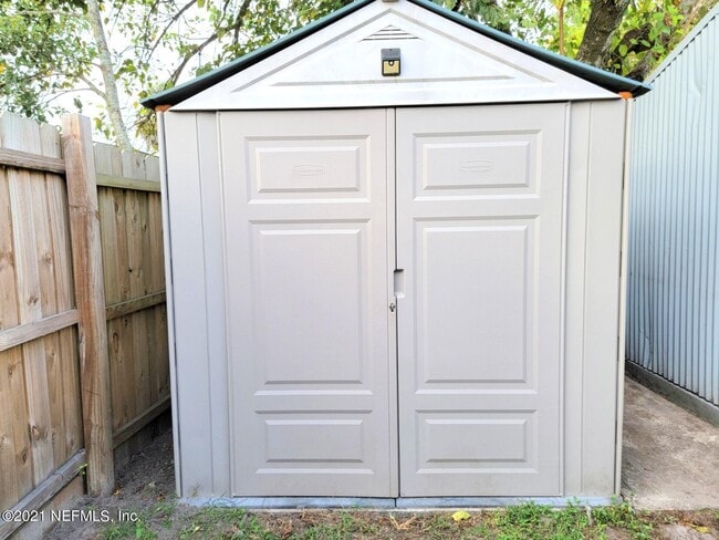 Building Photo - 7631 Timberwood Dr