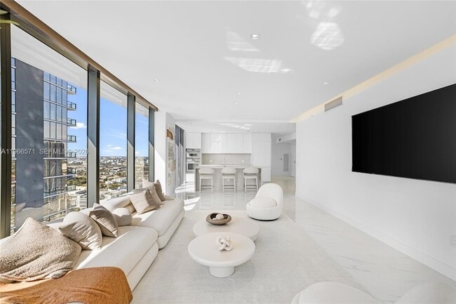 Building Photo - 700 NE 24th St