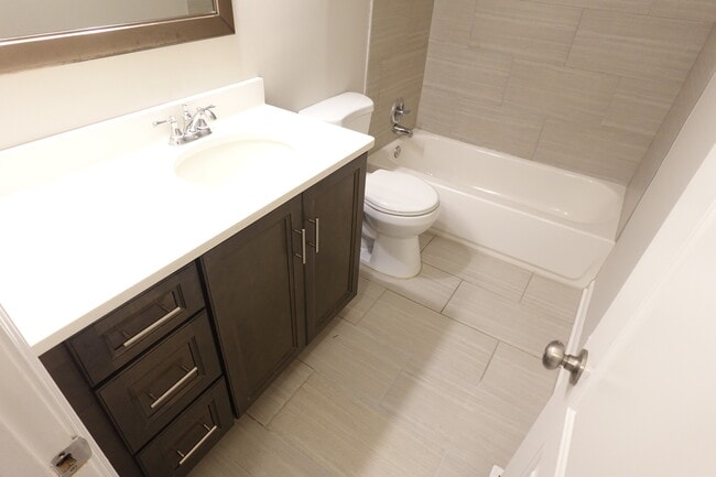 Building Photo - 2021 Berkshire Cir