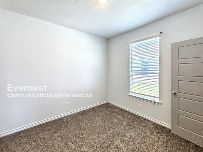Building Photo - 8503 Glade Dr