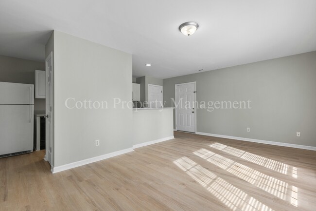 Building Photo - 406 N Dickerson St