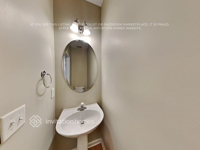 Building Photo - 10 Camden Cir