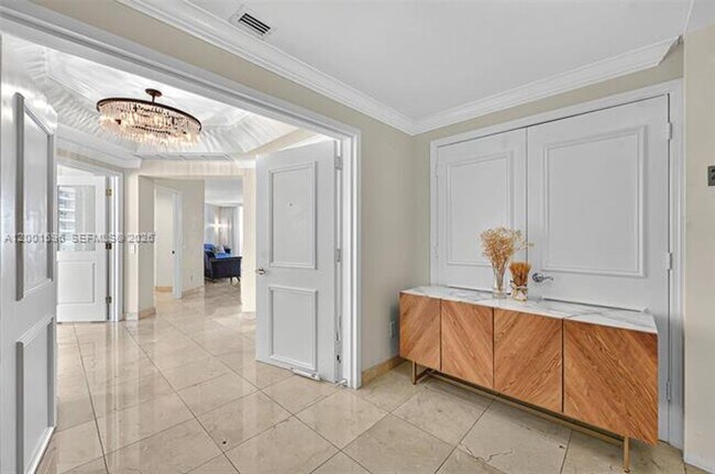 Building Photo - 21050 Point Pl