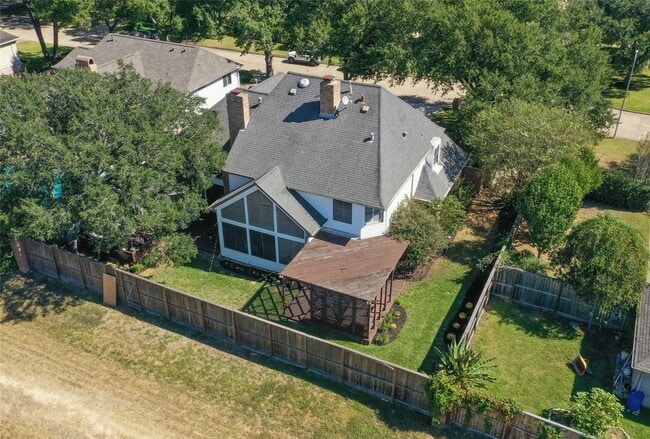 Building Photo - 1818 Brookchester Dr