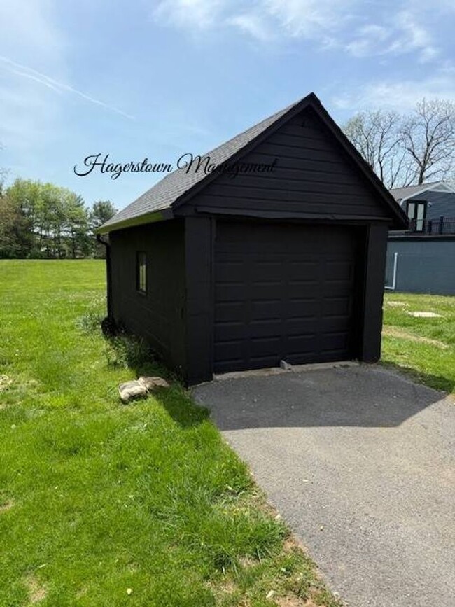 Building Photo - 3 BR W Oak Ridge Dr