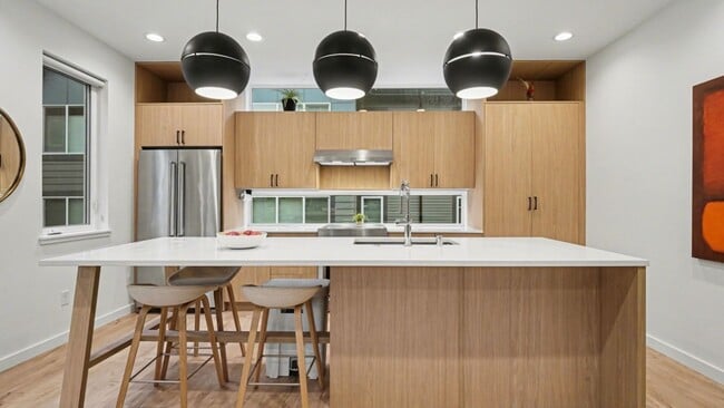 Building Photo - 3Bd/2.25Ba Seattle Townhouse