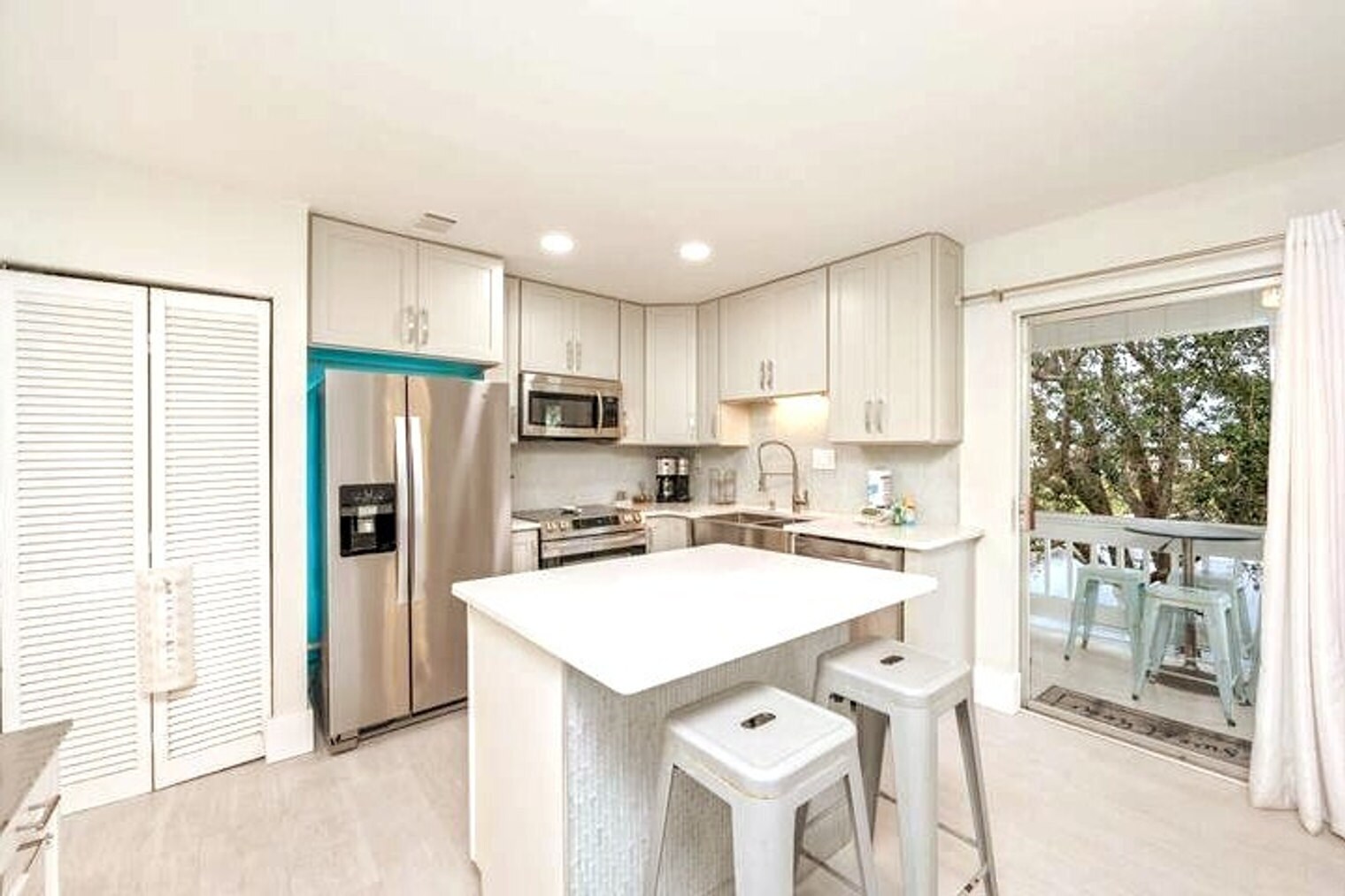 Building Photo - 4000 Gulf Terrace Dr