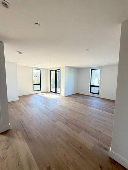 Building Photo - 1121 Dorchester Ave