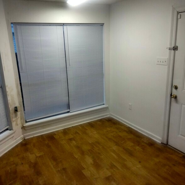 Building Photo - 1466 Sharlo Ave