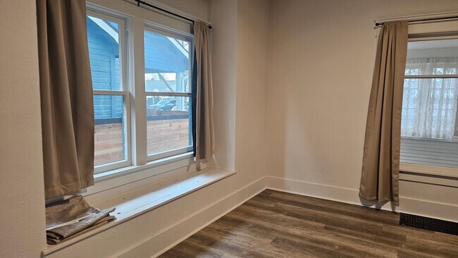 Building Photo - 2301 W Regan Ave