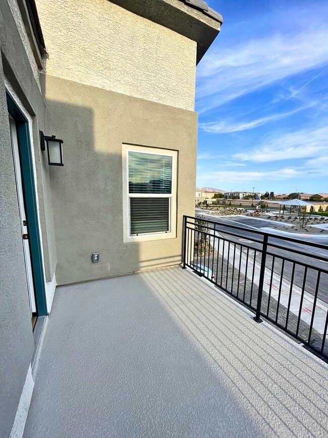 Building Photo - Now Leasing – Brand-New Townhome in Herita...