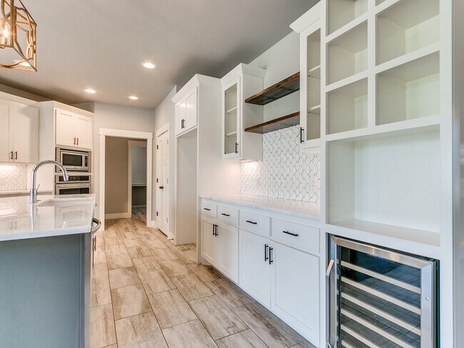 Building Photo - 5 Bedrooms + 3 Baths + Piedmont Schools