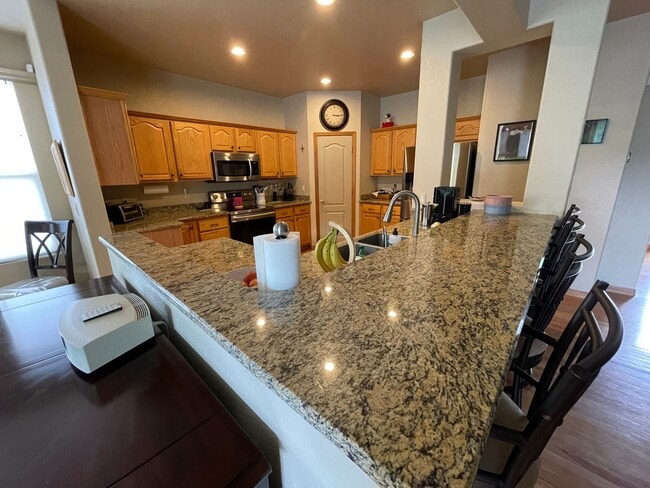 Building Photo - ADORABLE 5 BEDROOM, 4 BATH, 3 CAR GARAGE L...