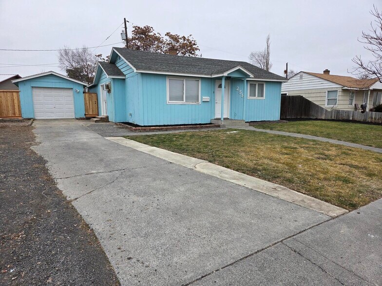 Building Photo - 258 Knolls Vista Dr